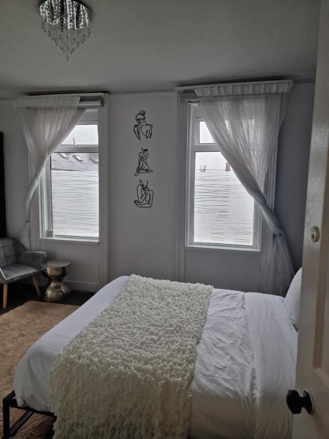 Double Rooms, Free Continental Breakfast, Pics And Full Address Sent After Booking, 2 Miles To Centre Homestay Belfast